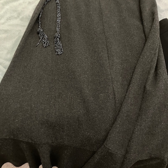 Joseph Ribkoff mid calf length gray skirt with hem flounce. - Picture 9 of 9